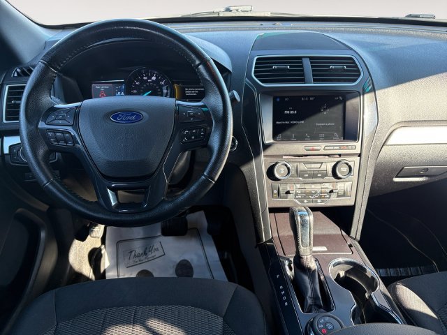 Used 2017 Ford Explorer XLT w/ Equipment Group 201A AWD/4WD image 10