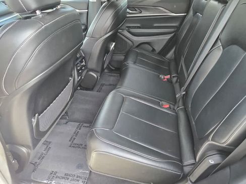 Used 2023 Jeep Grand Cherokee Limited AWD/4WD image 12