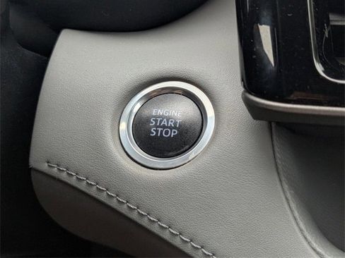 Used 2020 Toyota Highlander L image 29