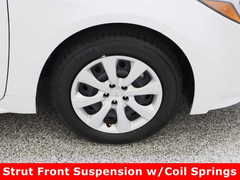 Used 2024 Toyota Corolla LE image 5