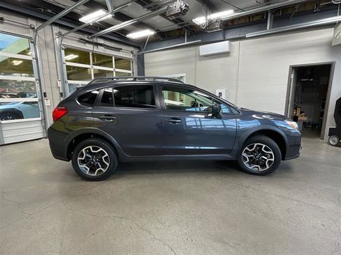 Used 2017 Subaru Crosstrek 2.0i image 6