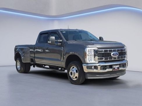 Used 2024 Ford F350 XLT image 2