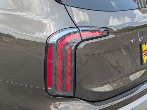Certified 2023 Kia Telluride SX X-Pro AWD/4WD image 17