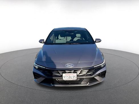 Used 2025 Hyundai Elantra Limited image 4