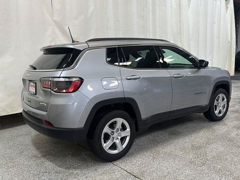 Used 2023 Jeep Compass Latitude w/ Convenience Group AWD/4WD image 5