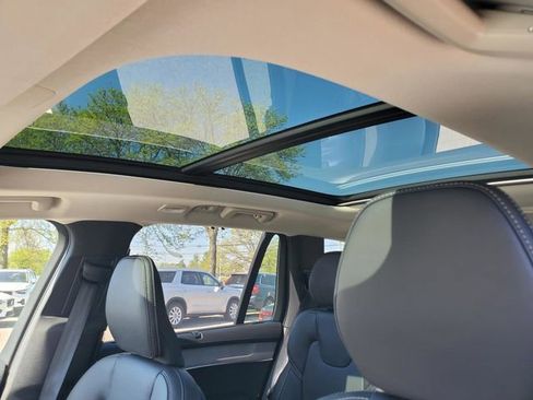 New 2026 Volvo XC90 T8 Ultra w/ Protection Package Premier AWD/4WD image 14