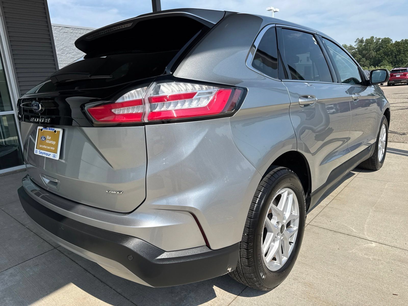 Certified 2024 Ford Edge SEL w/ Convenience Package AWD/4WD image 8