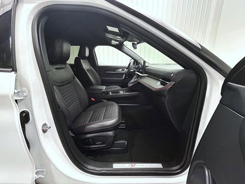 Used 2025 Ford Explorer ST-Line w/ ST-Line Street Pack image 15