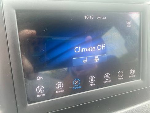 Used 2019 Chrysler Pacifica Touring-L FWD image 12