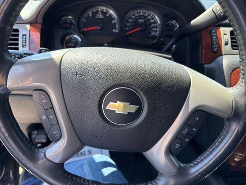 Used 2014 Chevrolet Suburban LS image 22