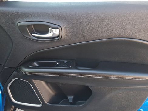 Used 2019 Jeep Compass Latitude w/ Cold Weather Group image 10