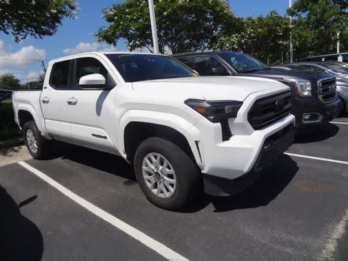 Used 2024 Toyota Tacoma SR5 AWD/4WD image 3
