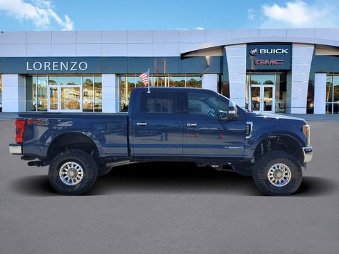 Used 2017 Ford F250 Lariat w/ Lariat Ultimate Package image 4