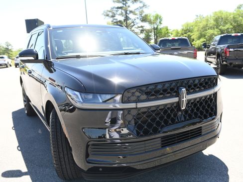 Used 2025 Lincoln Navigator Reserve w/ Jet Appearance Package AWD/4WD image 6