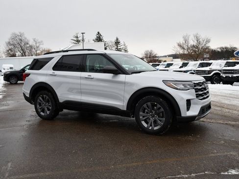 Used 2026 Ford Explorer Active w/ Active Comfort Package image 8