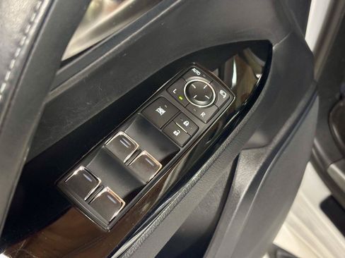 Used 2018 Lexus LX 570 4WD w/ Luxury Package image 12