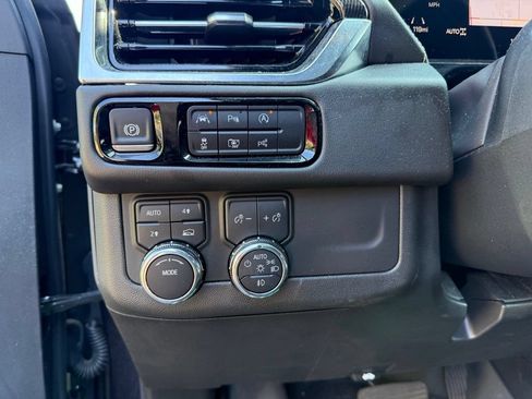 Used 2025 GMC Yukon Elevation AWD/4WD image 18