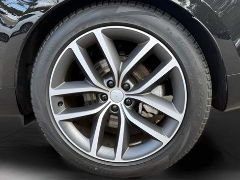 Certified 2025 Land Rover Range Rover SE image 11