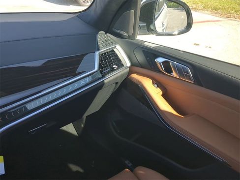 New 2026 BMW X7 xDrive40i w/ M Sport Package image 17