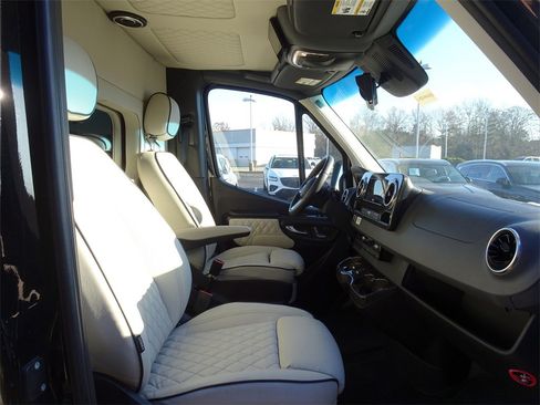 Used 2023 Mercedes-Benz Sprinter 3500 image 29
