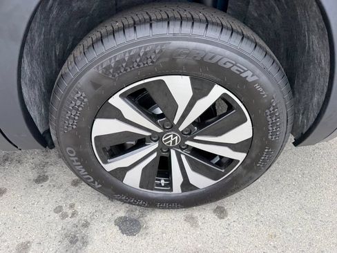 New 2026 Volkswagen Atlas SE FWD image 12