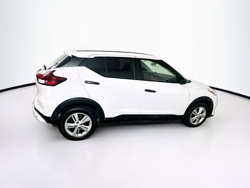 Used 2024 Nissan Kicks S image 10
