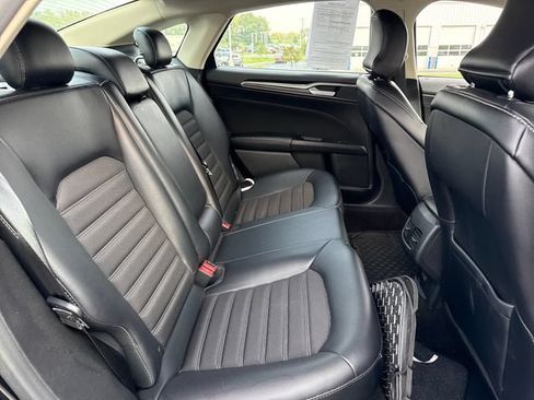 Used 2017 Ford Fusion SE w/ Equipment Group 201A FWD image 14