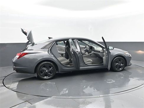 Used 2023 Hyundai Elantra SEL image 27