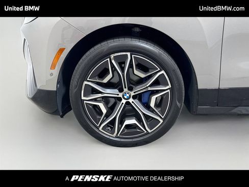 Used 2024 BMW iX xDrive50 w/ Premium Package AWD/4WD image 9