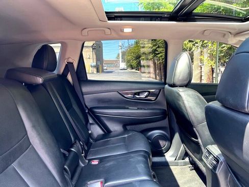 Used 2018 Nissan Rogue SL w/ Premium Package image 22