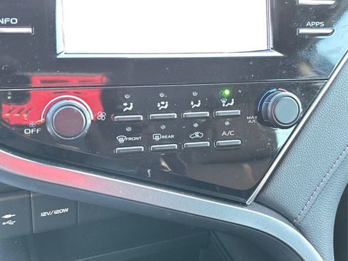 Used 2018 Toyota Camry LE image 29