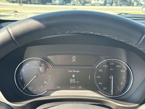 Used 2023 Cadillac XT4 Luxury w/ Cold Weather Package AWD/4WD image 15