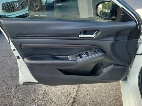 Used 2022 Nissan Altima 2.5 SR FWD image 13