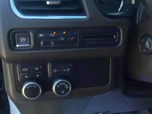 Used 2021 Chevrolet Suburban Z71 w/ Luxury Package image 16