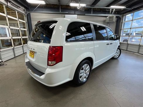 Used 2020 Dodge Grand Caravan SE FWD image 5