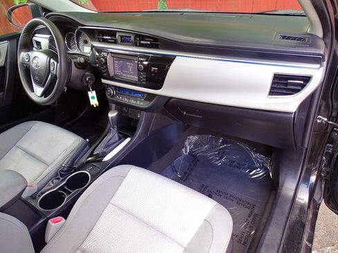 Used 2014 Toyota Corolla LE FWD image 30