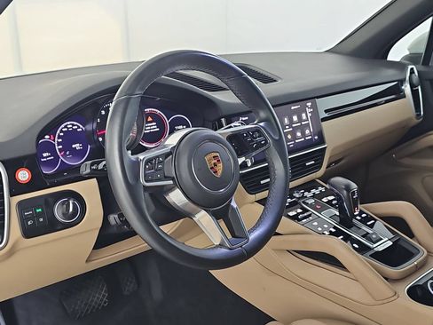 Used 2023 Porsche Cayenne w/ Premium Package AWD/4WD image 16