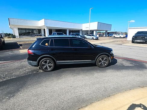 Used 2018 Volkswagen Tiguan SEL FWD image 4