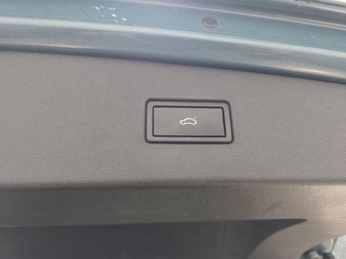 Used 2019 Volkswagen Tiguan SEL w/ 3rd Row Seat Package AWD/4WD image 34