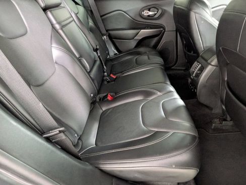 Used 2019 Jeep Cherokee Limited FWD image 25