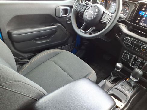 Used 2024 Jeep Wrangler Unlimited Sport AWD/4WD image 17
