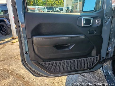 Used 2025 Jeep Wrangler Unlimited Sahara w/ Safety Group AWD/4WD image 18