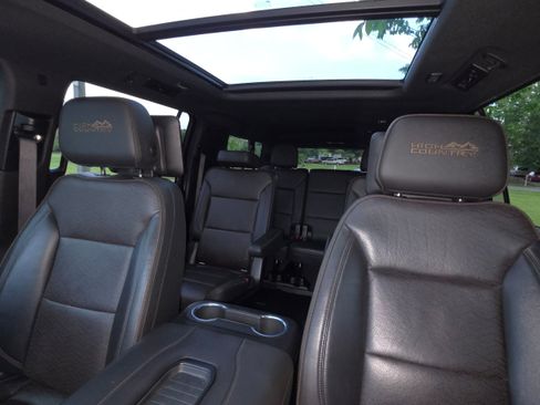Used 2021 Chevrolet Suburban High Country AWD/4WD image 20