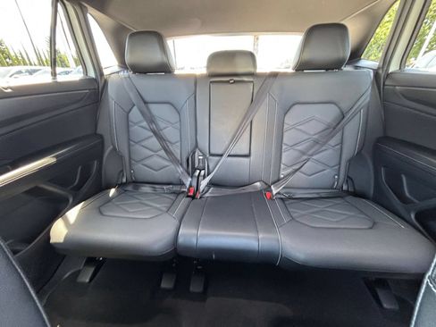 Used 2025 Volkswagen Atlas Cross Sport SE FWD image 36