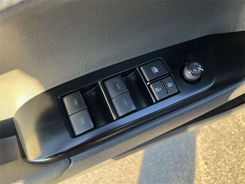 Used 2025 Toyota Camry SE image 26