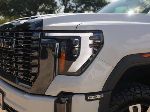 Used 2024 GMC Sierra 2500 Denali Ultimate w/ Max Trailering Package AWD/4WD image 3