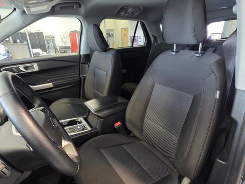 Used 2023 Ford Explorer XLT AWD/4WD image 11