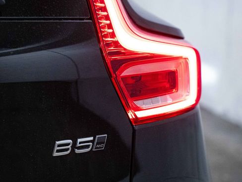 New 2026 Volvo XC40 B5 Plus w/ Climate Package image 7