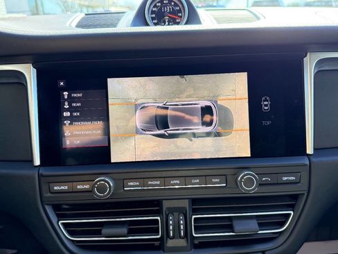 Used 2020 Porsche Macan Turbo image 28