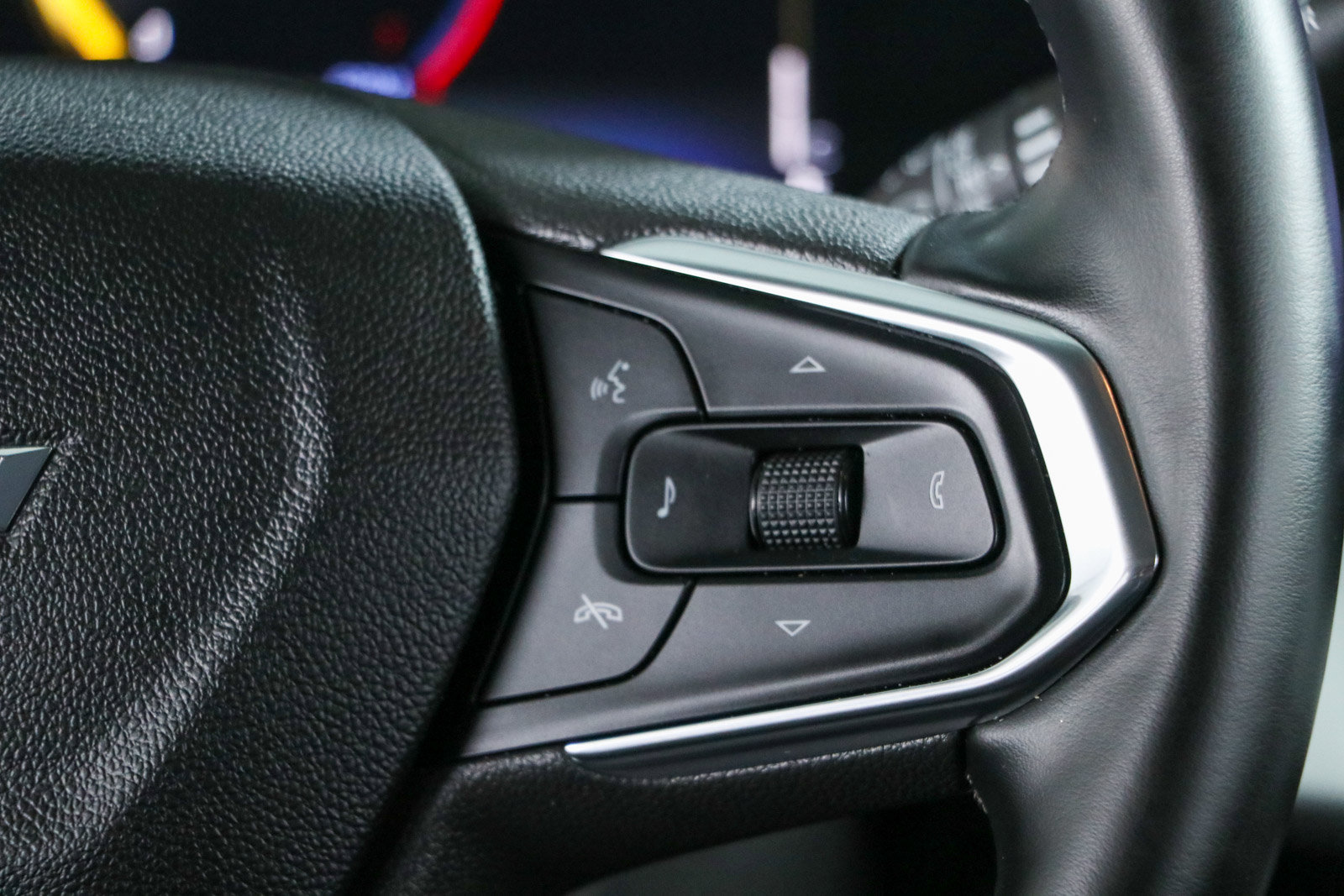 Used 2025 Chevrolet Trax LT w/ LT Convenience Package FWD image 14
